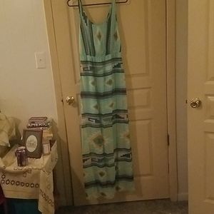💜 3/$15 Tribal print Maxi dress